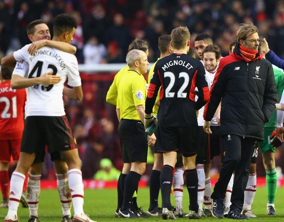 小艾电竞- 利物浦中场核心伤退，克洛普紧急调整战术  