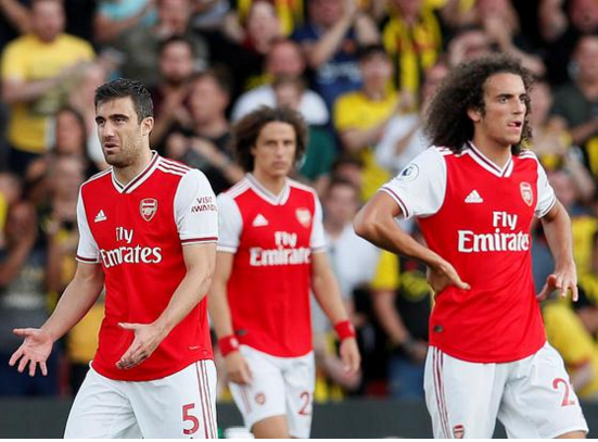 小艾电竞- 切尔西后防漏洞频现，波切蒂诺面临下课危机  