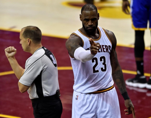 小艾电竞- 汤普森复出首战，勇士大胜湖人重返前八  